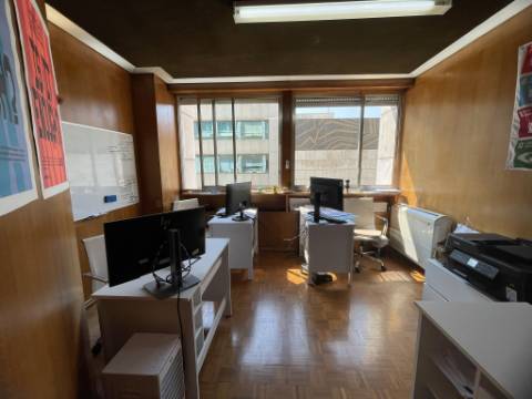 Escritório com duas salas para arrendar em localização de excelência