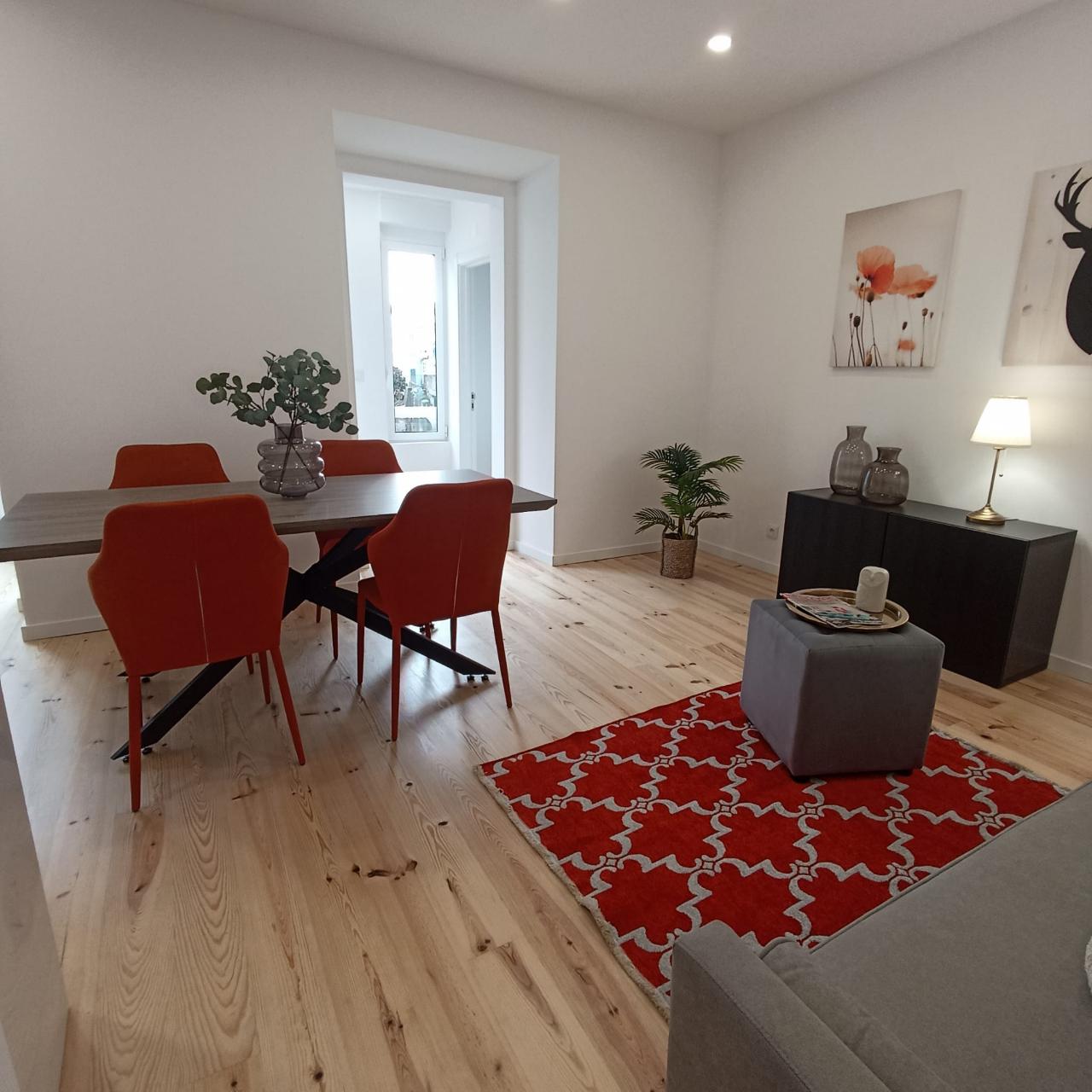 Apartamento T3 Em Benfica, decorado e com logradouro