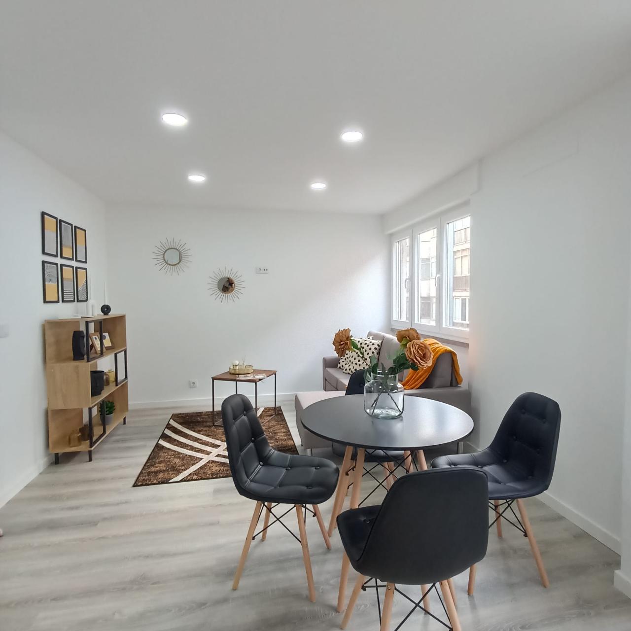 Apartamento T3 Em Benfica, decorado e com logradouro