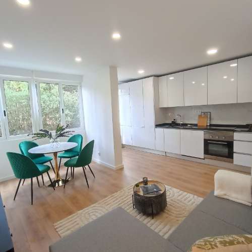 Apartamento T3 Em Benfica, decorado e com logradouro