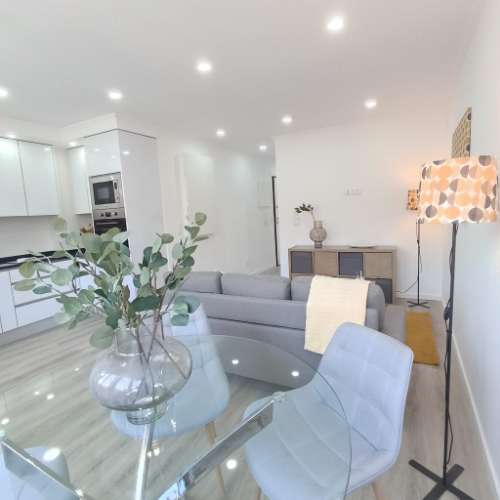 Apartamento T3 em Benfica, mobilado e com varanda