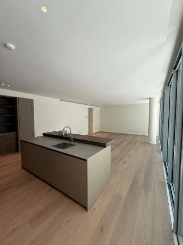 Espaçoso Apartamento de 3 Quartos com Amplo Terraço