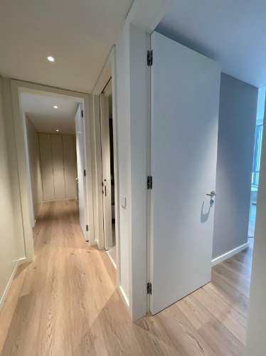 Espaçoso Apartamento de 3 Quartos com Amplo Terraço