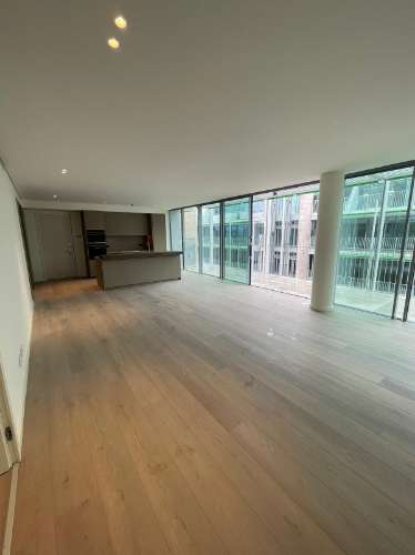 Espaçoso Apartamento de 2 Quartos com Amplo Terraço