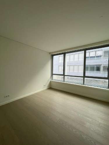 Espaçoso Apartamento de 2 Quartos com Amplo Terraço