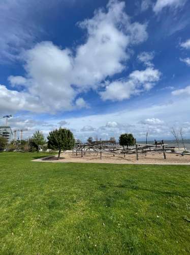 Espaçoso Apartamento de 2 Quartos com Amplo Terraço