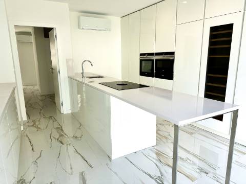 Moradia T3 premium em condomínio fechado em Leça da Palmeira