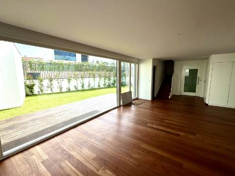 Moradia T3 premium em condomínio fechado em Leça da Palmeira