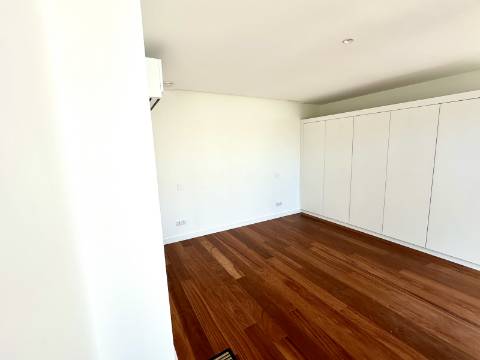 Moradia T3 premium em condomínio fechado em Leça da Palmeira