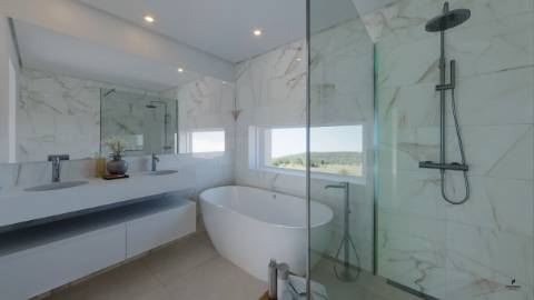 Moradia T2+1 com Piscina Privativa e Integração com o Campo de Golfe