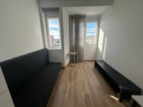 Novo apartamento T1, mobilado e equipado, próximo da FEUP e do Centro Comercial Parque Nascente.