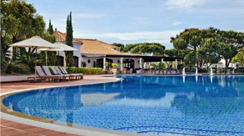 Apartamento T3 com Vista para Piscina e Jardim