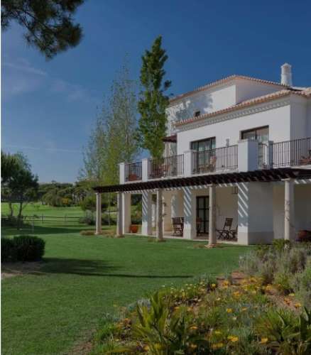 Apartamento T2 com Vista para Resort e Jardim