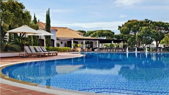 Apartamento T2 com Vista para Resort e Jardim