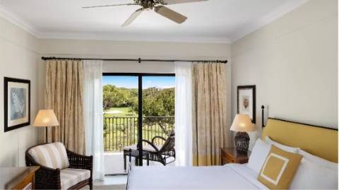 Apartamento T2 com Vista para Resort e Jardim