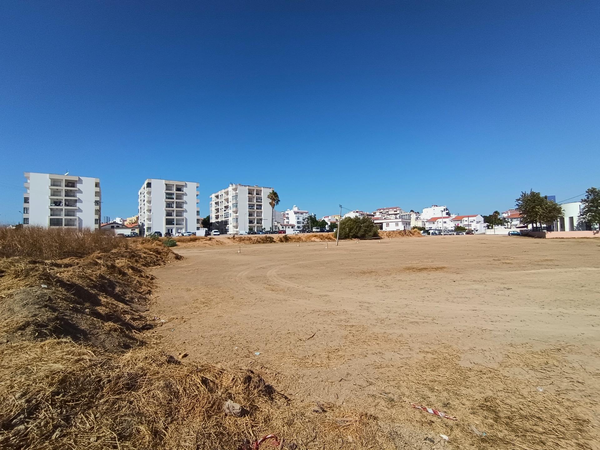 Lote Exclusivo em Lagoa - Oportunidade de Investimento no Algarve