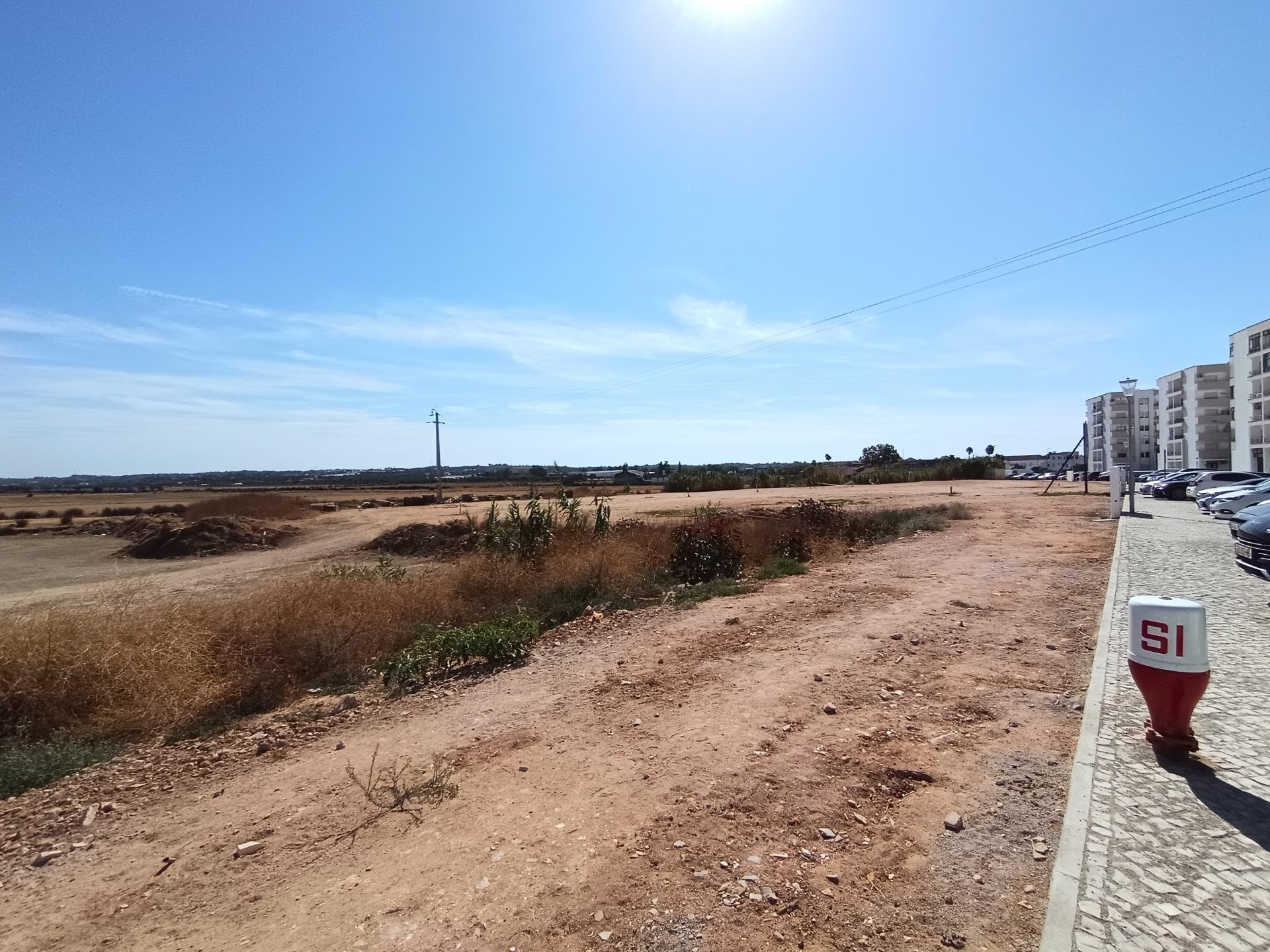 Lote Exclusivo em Lagoa - Oportunidade de Investimento no Algarve