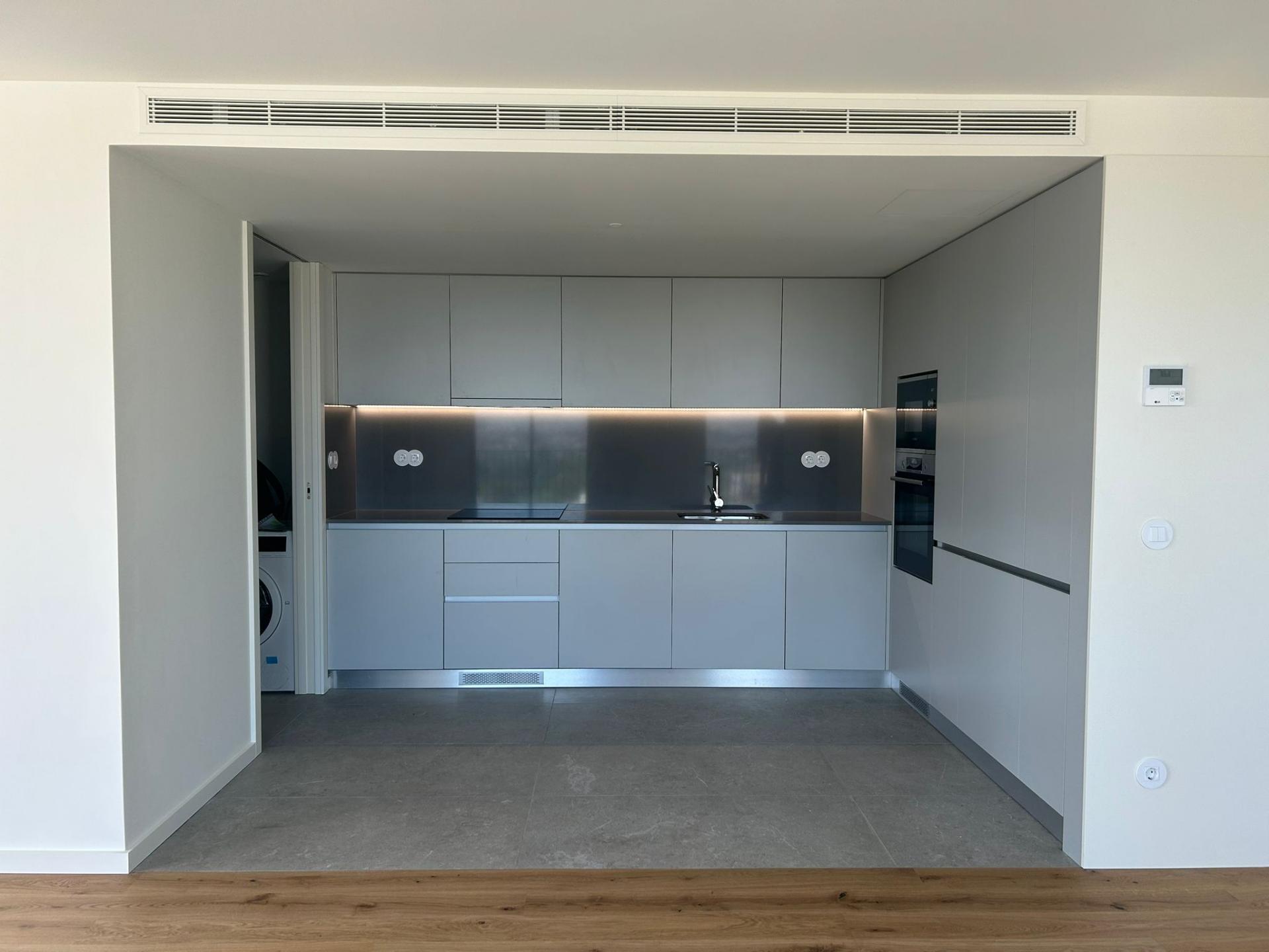 Luxuoso Apartamento T3 em Condomínio Fechado com Piscina, Jardim Privativo e Zonas de Lazer em Águas Santas
