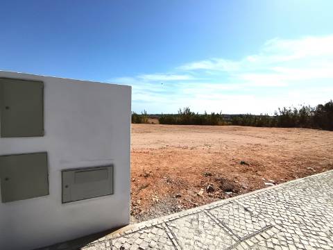 Lote Exclusivo em Lagoa - Oportunidade de Investimento no Algarve