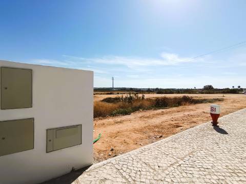 Lote Exclusivo em Lagoa - Oportunidade de Investimento no Algarve