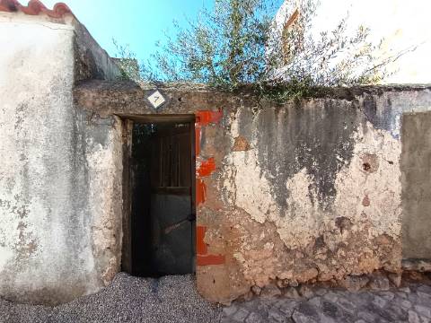 Viva o Algarve Autêntico: Moradia em Banda Para Recuperação em Aldeia Rural