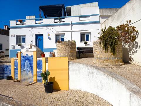 Viva o Algarve Autêntico: Moradia em Banda Para Recuperação em Aldeia Rural