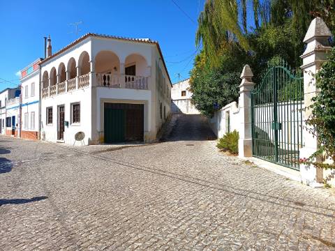 Conjunto residencial em aldeia pitoresca do Algarve