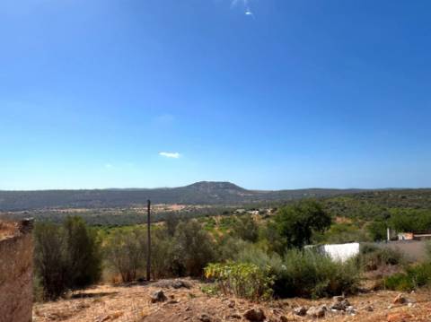 Viva o Algarve Autêntico: Moradia em Banda Para Recuperação em Aldeia Rural