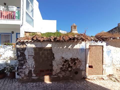 Viva o Algarve Autêntico: Moradia em Banda Para Recuperação em Aldeia Rural