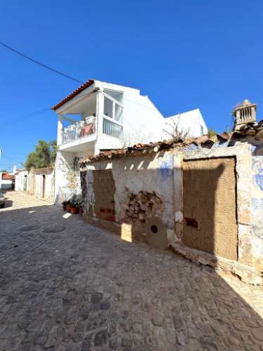 Viva o Algarve Autêntico: Moradia em Banda Para Recuperação em Aldeia Rural