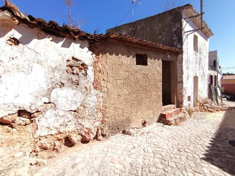 Viva o Algarve Autêntico: Moradia em Banda Para Recuperação em Aldeia Rural