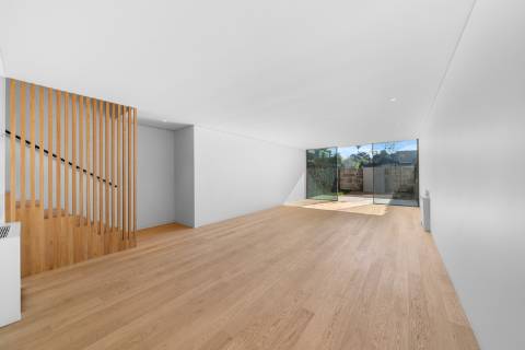 Moradia T3 Duplex com Jardim, Varanda e Garagem em Condomínio Privado na Foz