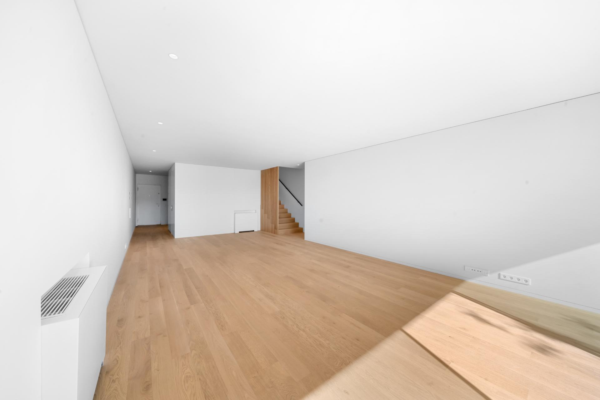 Moradia T3 Duplex com Jardim, Varanda e Garagem em Condomínio Privado na Foz