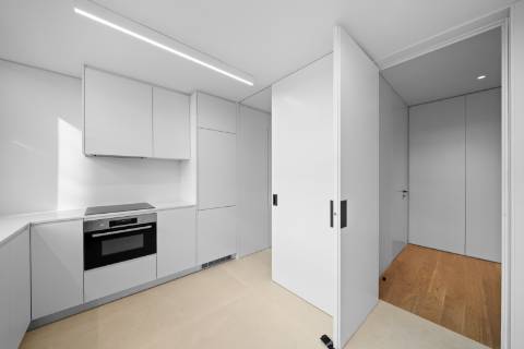 Moradia T3 Duplex com Jardim, Varanda e Garagem em Condomínio Privado na Foz