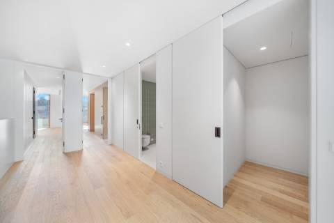 Moradia T3 Duplex com Jardim, Varanda e Garagem em Condomínio Privado na Foz