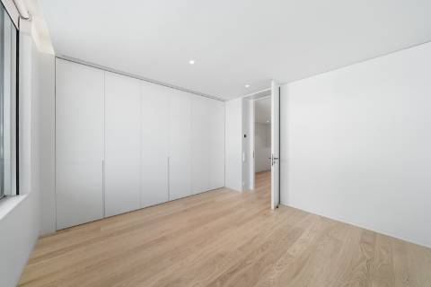 Moradia T3 Duplex com Jardim, Varanda e Garagem em Condomínio Privado na Foz