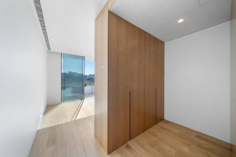 Moradia T3 Duplex com Jardim, Varanda e Garagem em Condomínio Privado na Foz