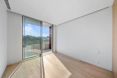 Moradia T3 Duplex com Jardim, Varanda e Garagem em Condomínio Privado na Foz