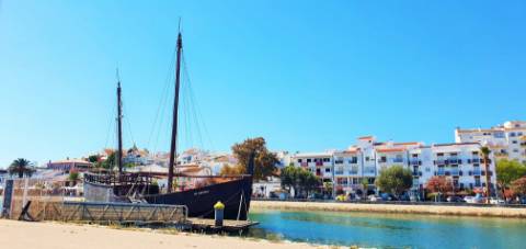 Luxo Frente ao Mar: Apartamento T2+1 em Lagos