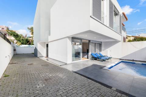 Moradia com Piscina em Cascais a 1 km da Praia