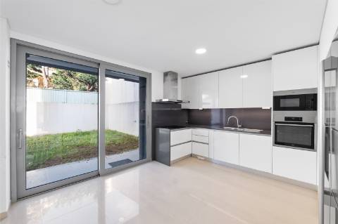 Moradia com Piscina em Cascais a 1 km da Praia