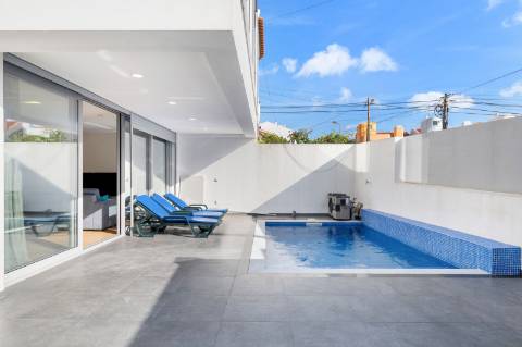 Moradia com Piscina em Cascais a 1 km da Praia