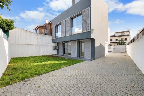 Moradia com Piscina em Cascais a 1 km da Praia