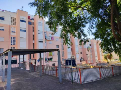 Estabelecimento comercial em Loures