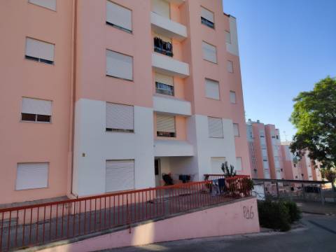 Estabelecimento comercial em Loures