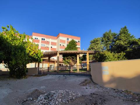 Estabelecimento comercial em Loures