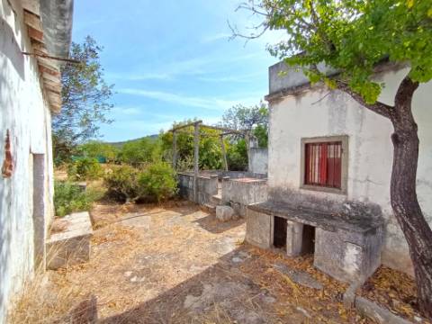 Casa para Reconstrução em Loulé - Reabilite, Transforme, Valorize