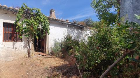 Casa para Reconstrução em Loulé - Reabilite, Transforme, Valorize