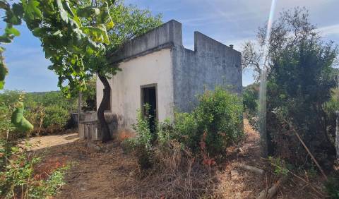 Casa para Reconstrução em Loulé - Reabilite, Transforme, Valorize