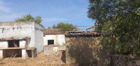 Casa para Reconstrução em Loulé - Reabilite, Transforme, Valorize